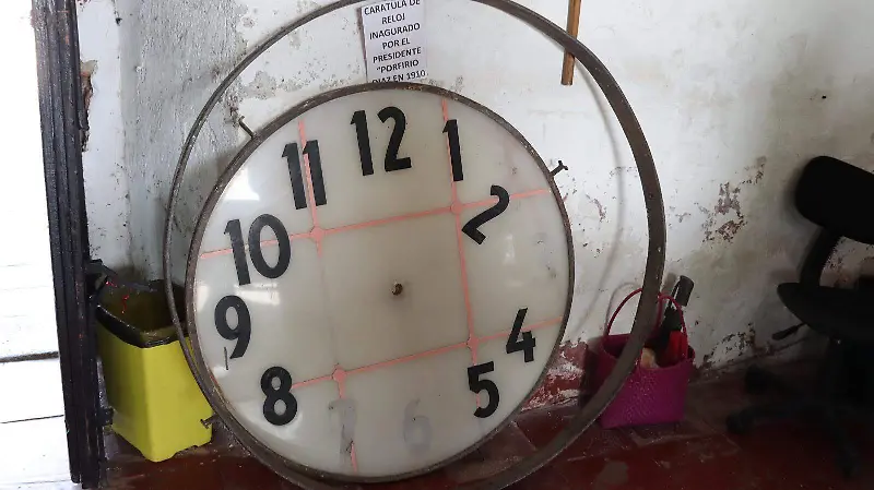 carátula de reloj inaugurado por Porfirio Díaz